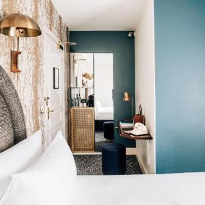 2 Adjacent Rooms