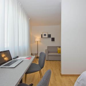 Family Room (2 Adults + 2 Children)