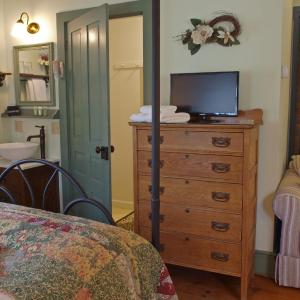 Deluxe Double Room (2 Adults + 1 Child)