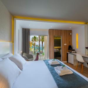 Double Room with Partial Sea View