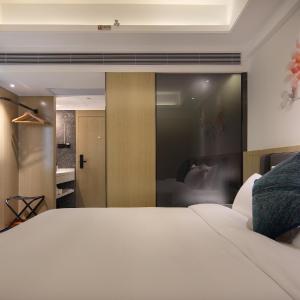 Superior Kingbed Room