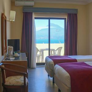 Double or Twin Room with Sea View