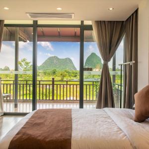 Family Room with Mountain View