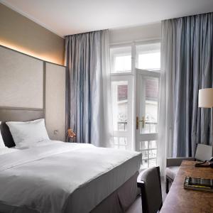 Deluxe Double Room with Balcony and with Lounge and Wellness Access