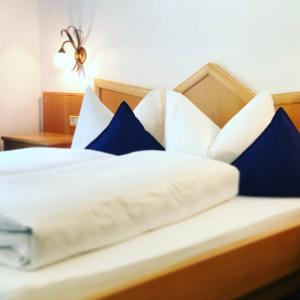 Double or Twin Room with Mountain View