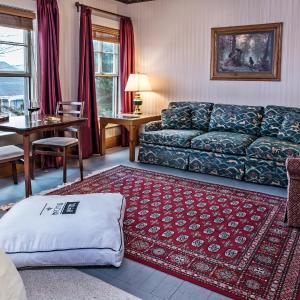 Deluxe Suite with Spa Bath