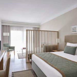 Family Deluxe Queen Side Sea View