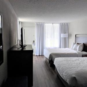 Deluxe Room with Two Queen Beds - Beachfront