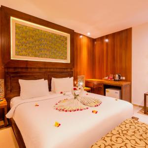 King Room with Pool View