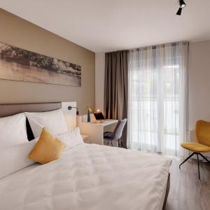 Standard Queen Room