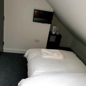 Budget Single Room with Private Bathroom
