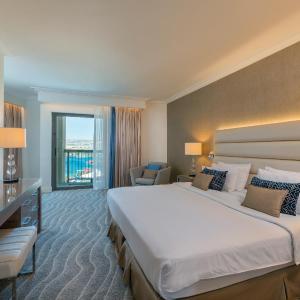 Plaza Suite (2 adults + 2 children)