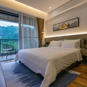 King Room with Mountain View