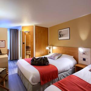 Triple Room (1 Double Bed + 1 Single Bed)