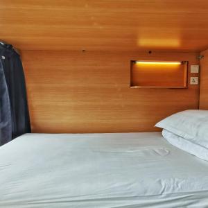 Bed in 6-Bed Mixed Dorm
