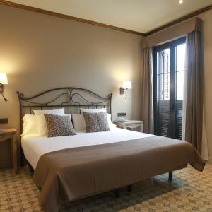 Double or Twin Room with Street View
