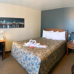 Standard Queen Room