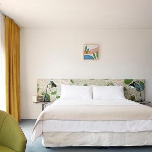 Queen Room with Side View