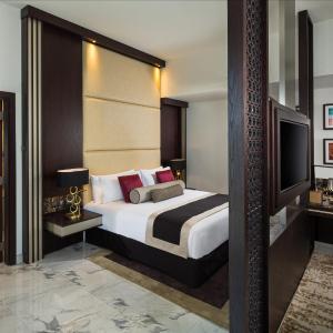 Executive Place with Balcony, including Soluna Beach Club Access on Palm Jumeirah, early check in at 11am, late check out at 4pm, 25% discount on Food & Beverage (offer valid until 30th September 2026)