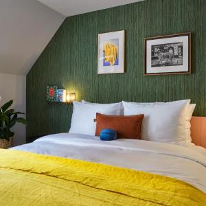 Medium Double Room