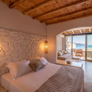 Premium Suite with Sea View and Outdoor Swimming Pool