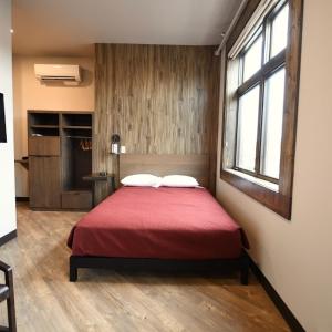 Room 5 @ 30 West Main Street