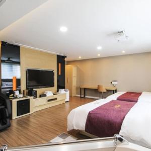 Suite with Private Pool