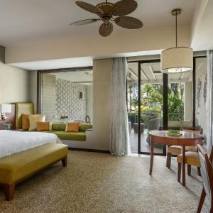 Ocean Wing Junior Suite Garden View King Room 