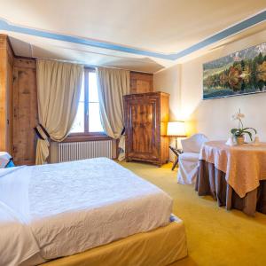 Deluxe Double Room with Bath Tub