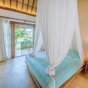 The Queen room with Pool view / Wood