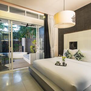 Luxury Suite with Private Garden 