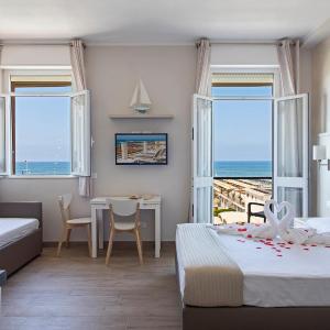 Studio Apartment with Balcony - Water Front