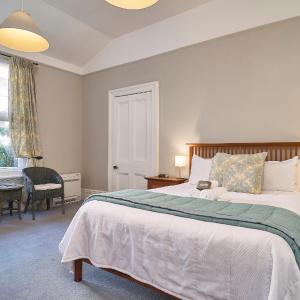 Standard Queen Room 1