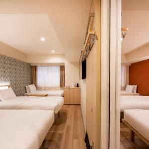 Connecting Rooms (6 Adults)