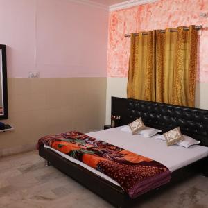 Budget Double Room - Indian nationals only 