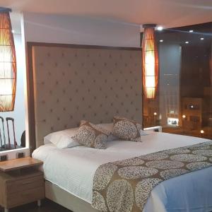 Deluxe King Suite