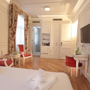 Deluxe Room with Balcony