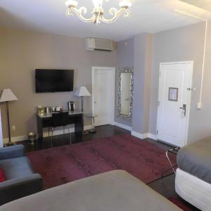 Quadruple Room with Two Queen Beds - Non Smoking