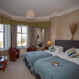 Double or Twin Room with Sea View