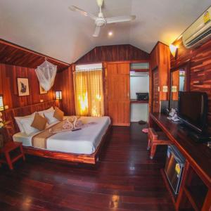 Deluxe Bungalow with Garden View