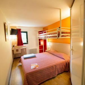 Triple Room (1 Double Bed + 1 Single Bed)