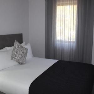 Deluxe One Bedroom with Free Wifi and Parking