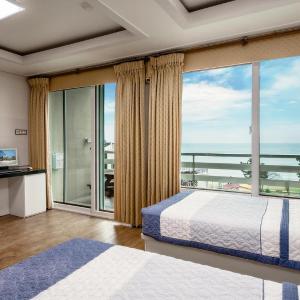 Superior Twin Room with Sea View