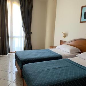 Double or Twin Room with Sea View