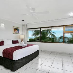 Superior Seaview Three-Bedroom Apartment With Seaview