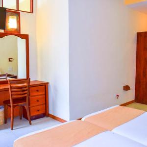 BUDGET NON-SEA VIEW ROOM WITH OUTSIDE VERANDAH SEATING