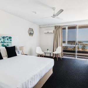 Executive Queen Room with River View