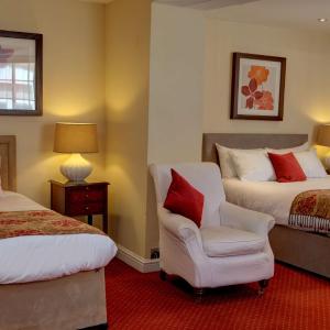 Standard Room with One Double Bed and One Single Bed - Non-Smoking