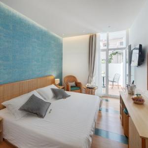 Suite with City View