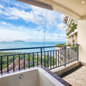 Deluxe Suite with Sea View ( One Bed Room with Living Room)